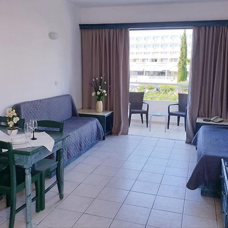 St. George Gardens & Suites Klorakas Exterior foto