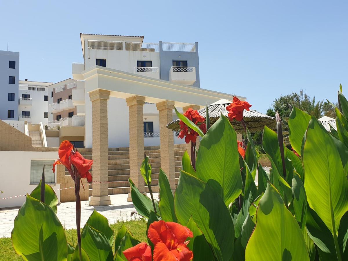 St. George Gardens & Suites Klorakas Exterior foto