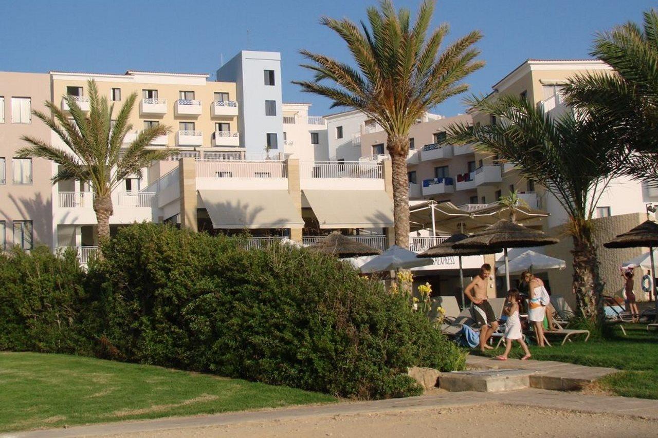 St. George Gardens & Suites Klorakas Exterior foto